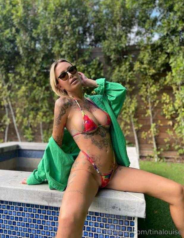 Midweek check-in… does this bikini make me look like I’m beh..