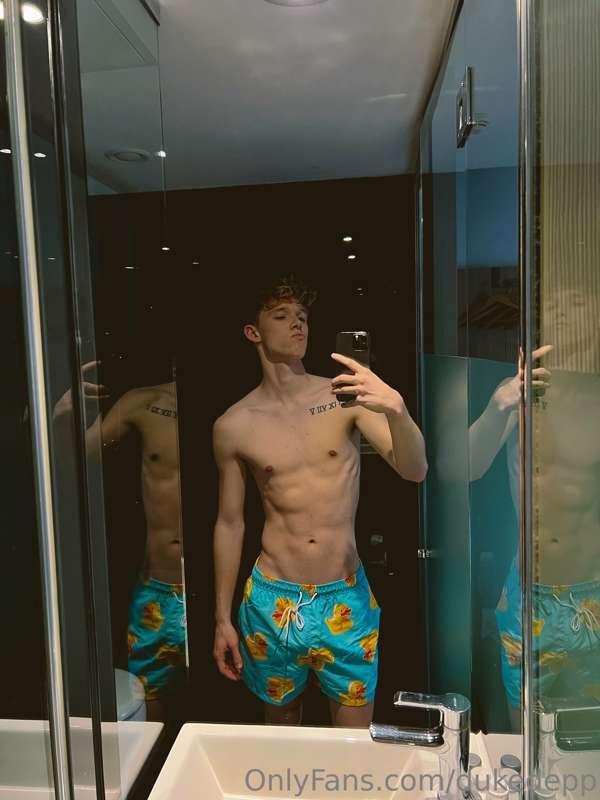 STRIP TEASE 😈 do you think my new duck swimsuit looks cuter ..