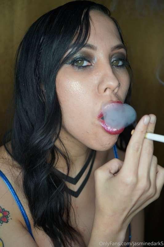 Here’s something for those who have a smoking fetish. These ..