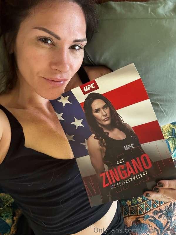 🚨 Raffle time 🚨Win this autographed and personalized UFC pro..