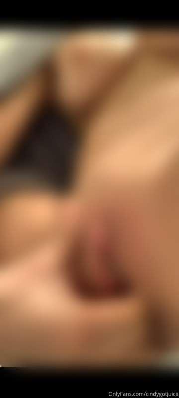 2 videos playing with my pussy.