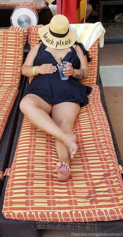 I loved sitting by the pool. Such a great day. Take me back ..