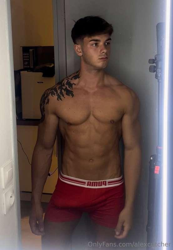 I’m in the mood to fuck your face💦