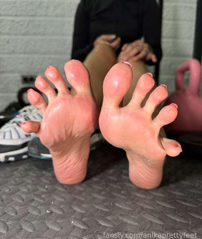 anikaprettyfeet_ image #1