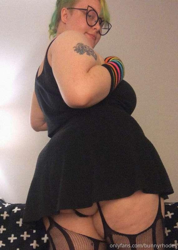 little skirts with no panties is my favorite look :3