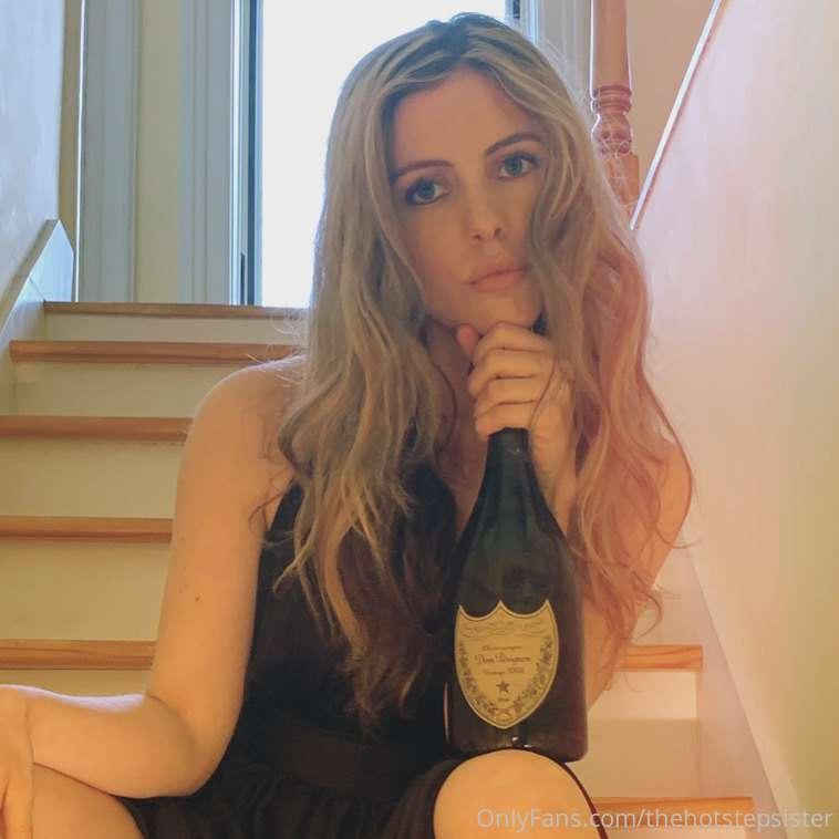 I'm too impatient to make it upstairs, lets fuck right here