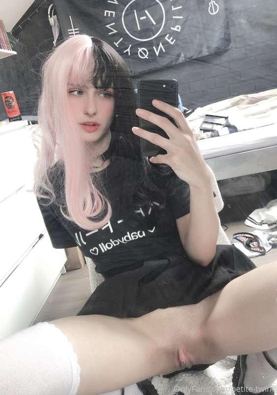 €15 Pink/black (20 photos)  DM to buy!
