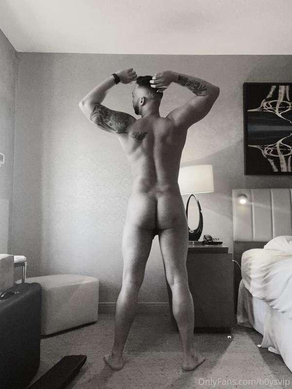 Don't turn your back on me ... I'm taking you from behind 🍑🍑..