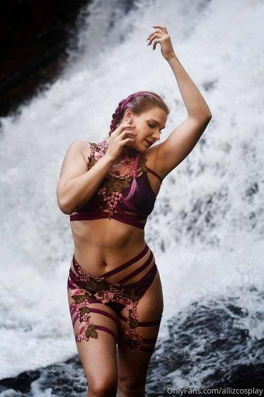 I like to strip down and shoot budiour in freezing cold wate..