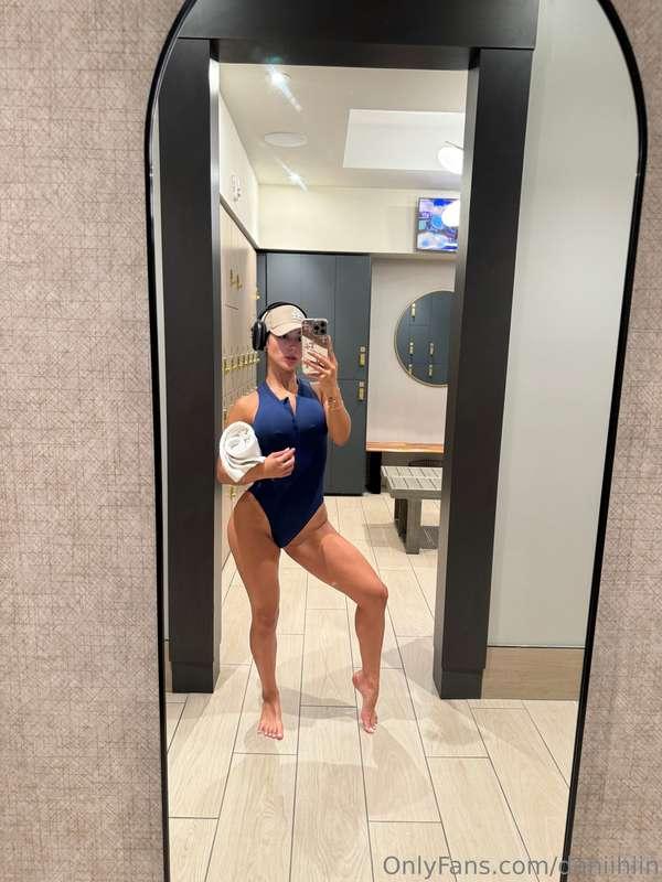 Mirror selfie at the gym? 100% necessary 😌