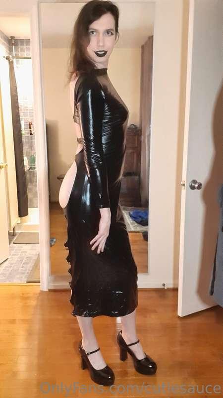 What's peaking out behind this dress?  In this set I play wi..