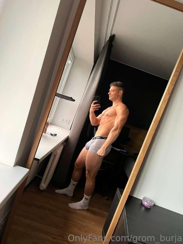 Sexy bulge😜💦