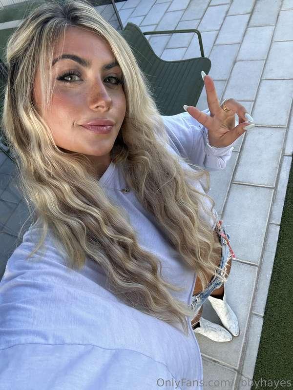 who wants to chat rn? 🧡