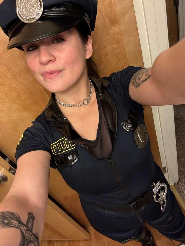 Happy Halloween Horny Perverts!!! 😘I'm Feeling ready to cuff..