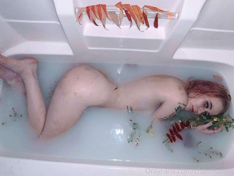 Milk bath photos coming soon 😍 you wont wanna miss these!!!
..