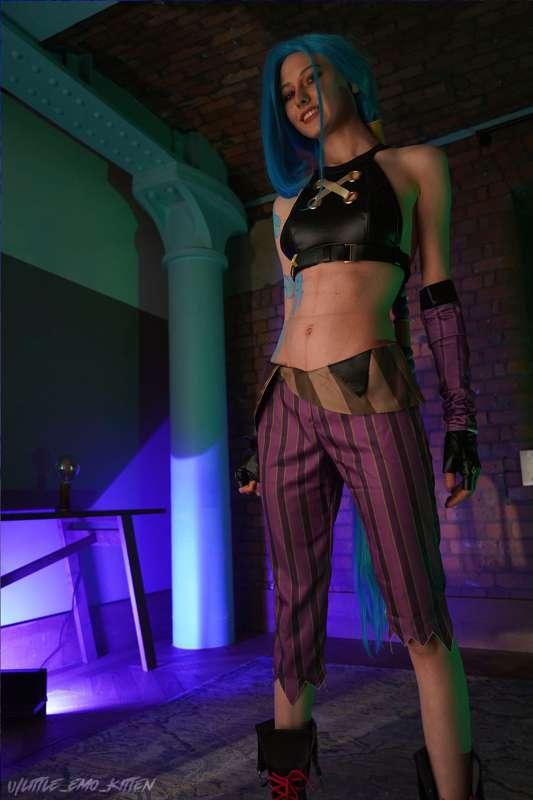 Who else excited for season 2 of arcane? here's my Jinx cosp..