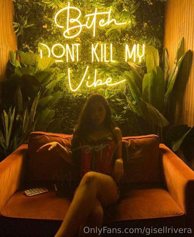 Will you vibe with me in my DMs? 💚