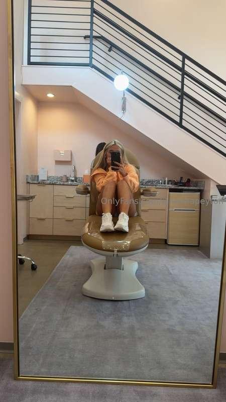 Guess who’s not wearing panties tonight 👀