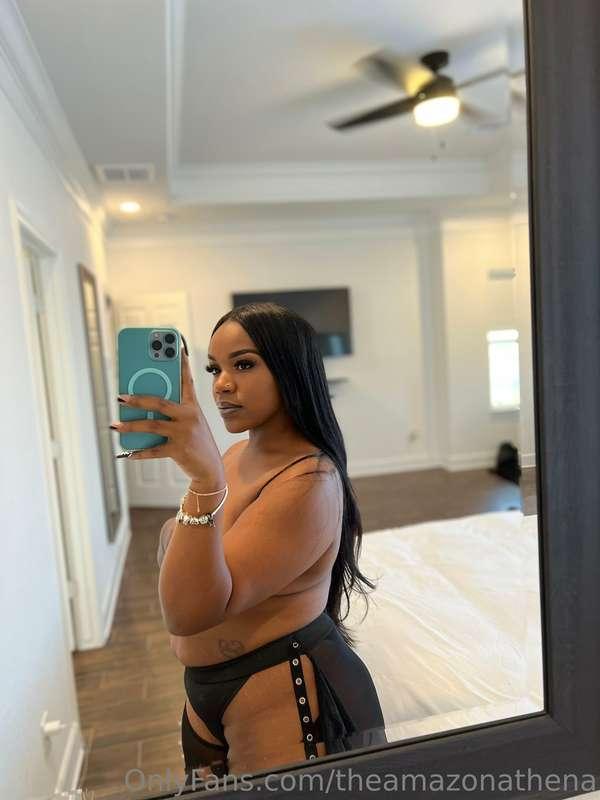 I just wanna be your favorite 🤤💋