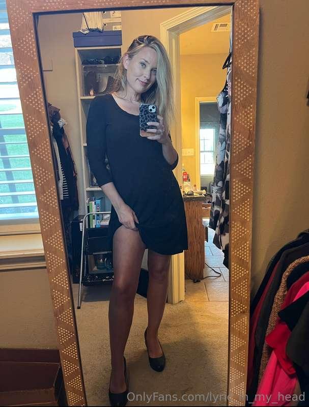 Happy Monday!🖤