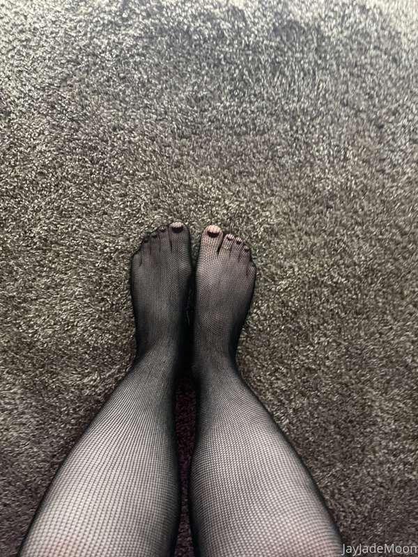 Fishnets on feet 👣 all I’m missing is some cum!