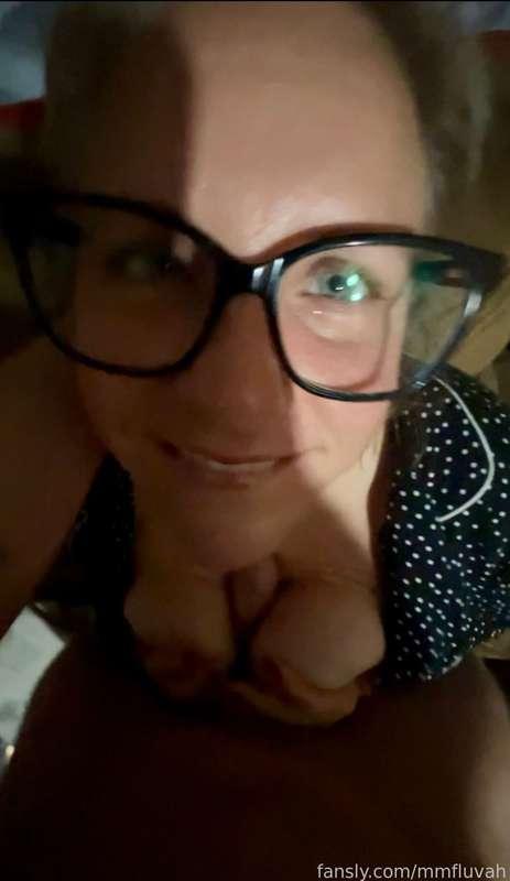 Hi

#bbw #glasses #milf #mommy #plussize #PAWG #curvy #fyp #titties #lipstick #whore #rednails