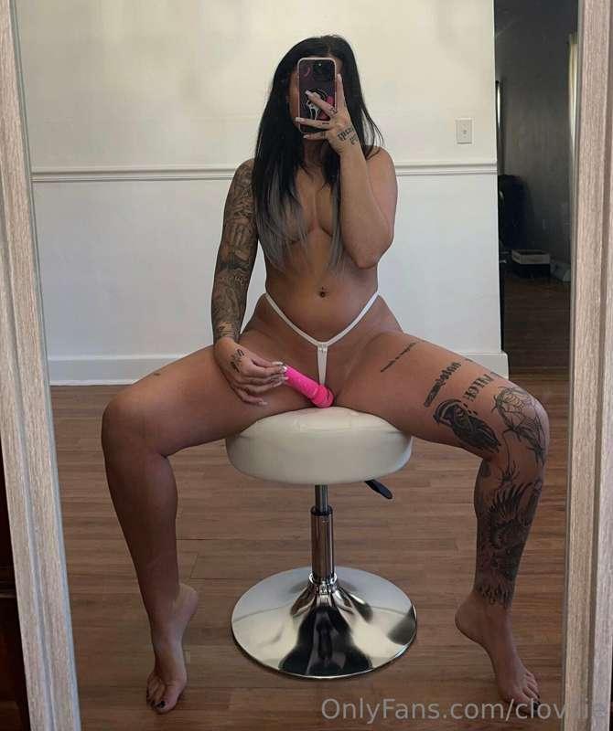 Want the picture without the dildo in front? 😏
Sending in me..