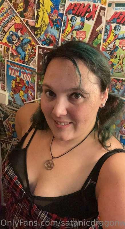Cool wall of old comic book covers!