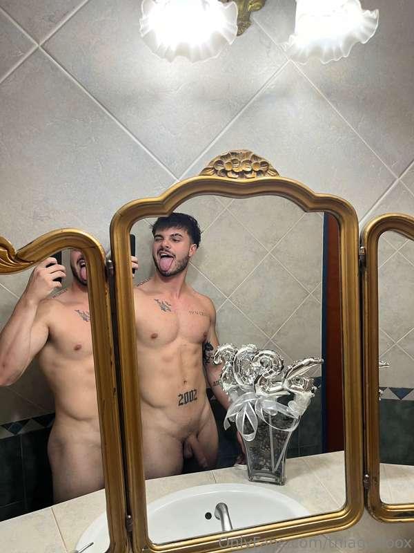 Let's start the year in a hot way🔥🥵  Arranquemos el año de f..