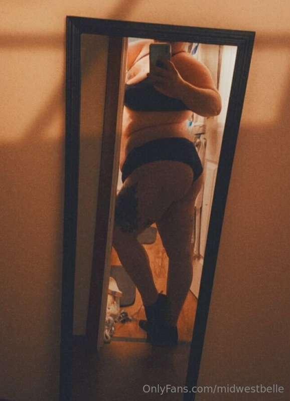 GO SUBSCRIBE TO THIS HOTTIE 🔥 
Free subscription with some n..