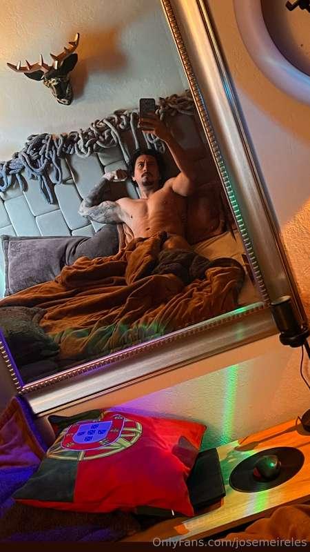 Nos levantamos y a sudarla https://onlyfans.com/josemeireles