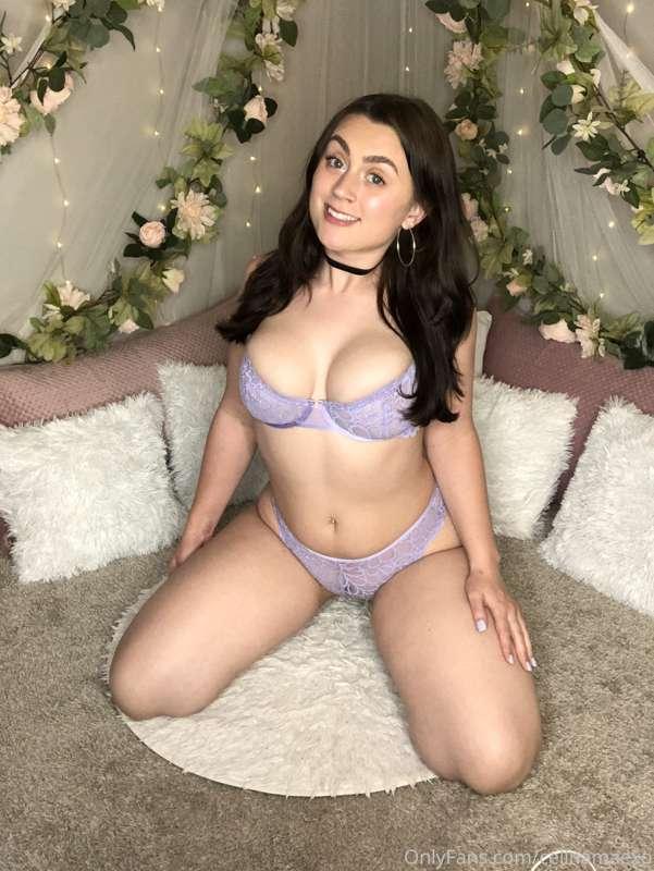 Happy Friday babes 💜💜💜
