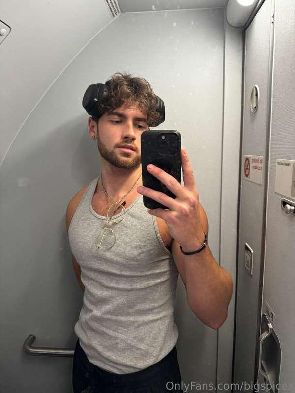 Fuck im getting horny on the plane 