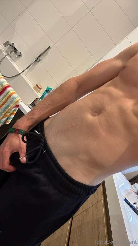 no calvins on underneath 🙈