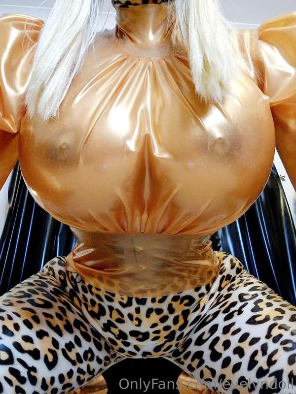 Which bit would you grab/ fuck first? Xx