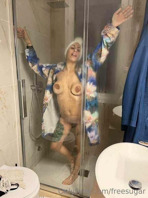 Buona Domenica a tutti 🚿💦