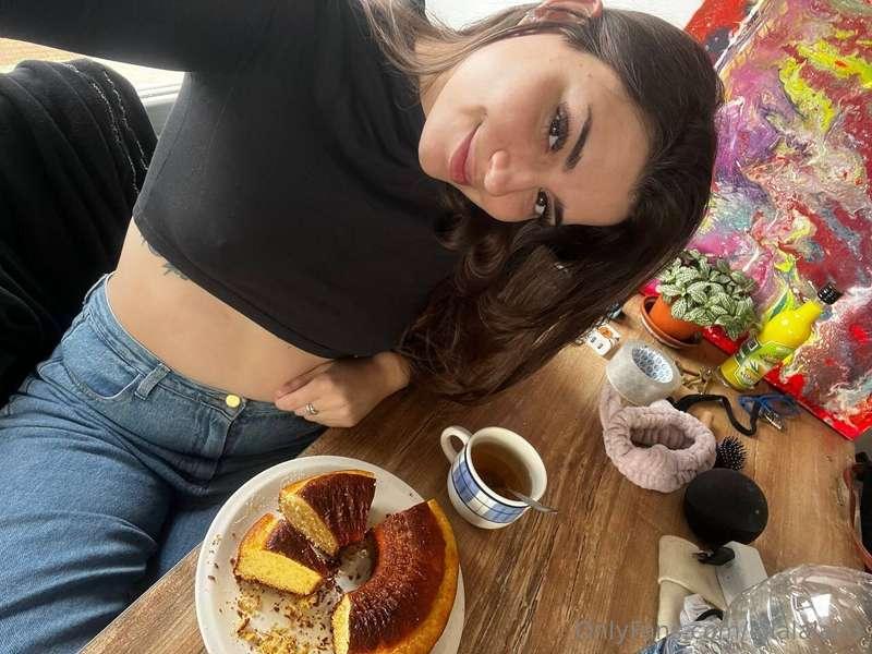 Please don’t judge the table mess 😅 But I just wanted to eat..