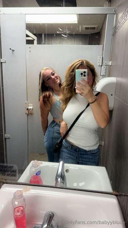 We are the cutest 😩🩵🤍