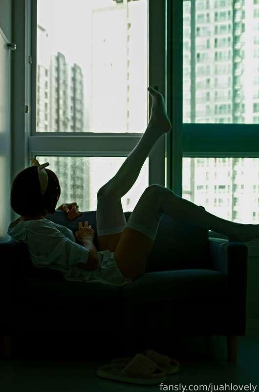 Photos I took last year 🤭 "waiting for my man" part 1 😆😆

#stocking #fetish #photobook