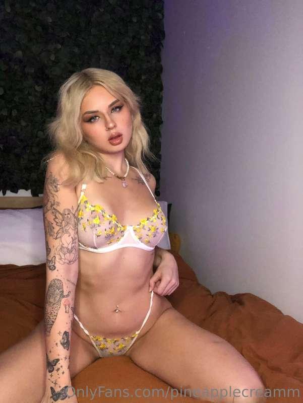 Ugh Daddy I wish I could just suck on your Big Cock All day ..