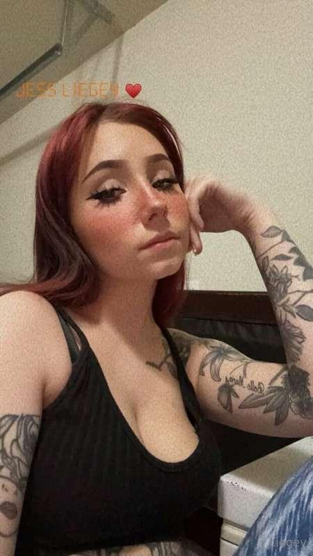 Want to see My favorite way to fuck my husband😩?