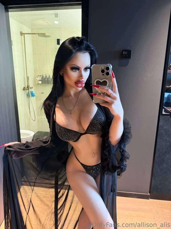 Are you ready to take a shower with me baby?😘
