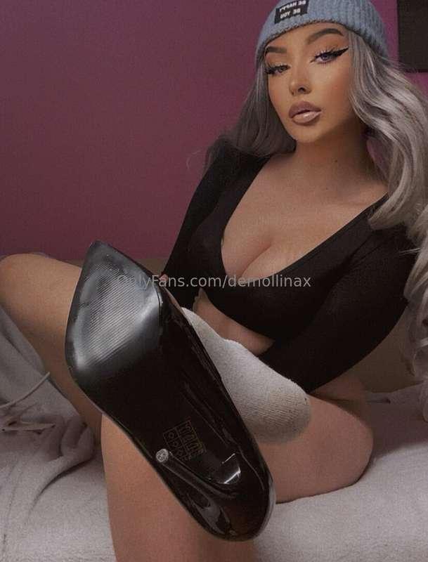 you under me as you watch me take off my heels in my socks😈