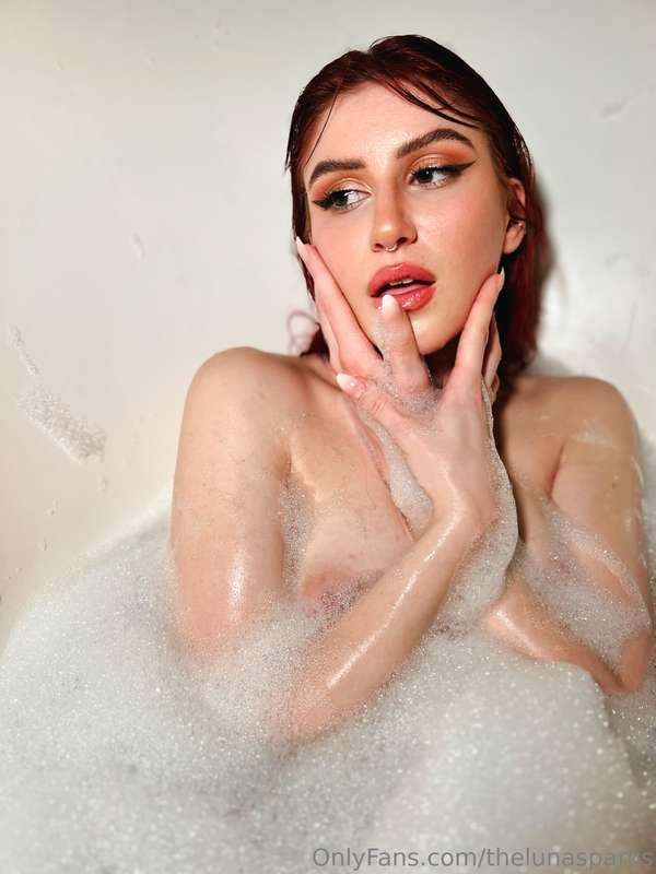 Bubbles, candles, and no clothes...guess what's missing?😘