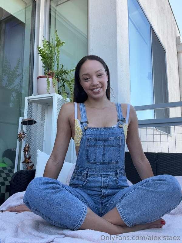 ✨RESCHEDULED MY LIVE TO TOMORROW @ 7PM PST/10PM EST✨ See you..