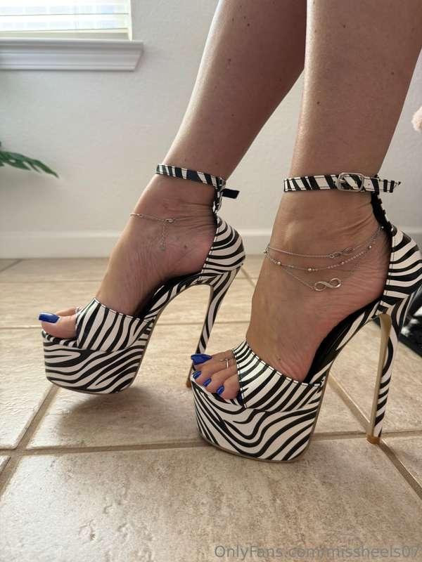 Today you will choose heels for me 😍