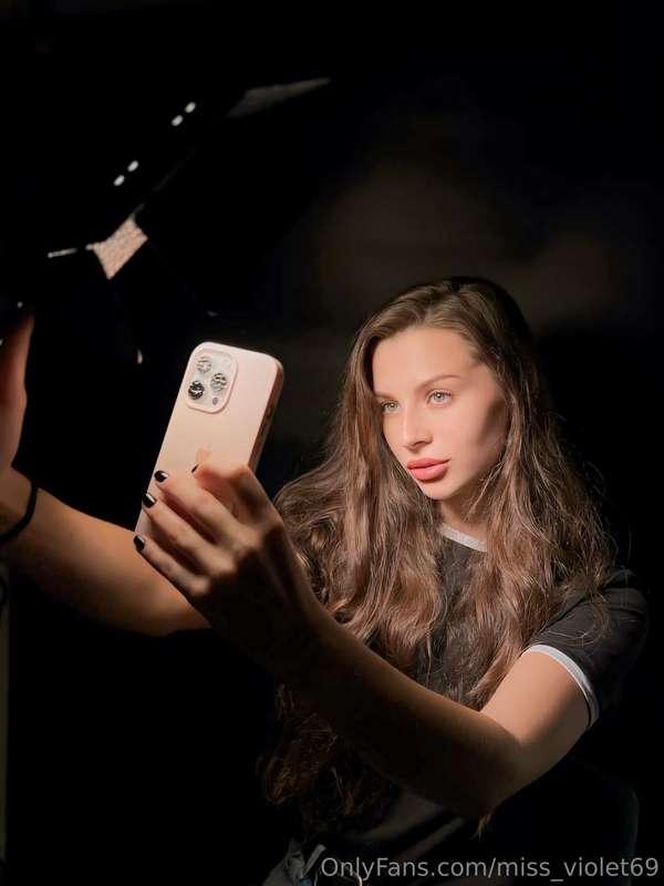 even in the dark my eyes can be mesmerizing🤭💙