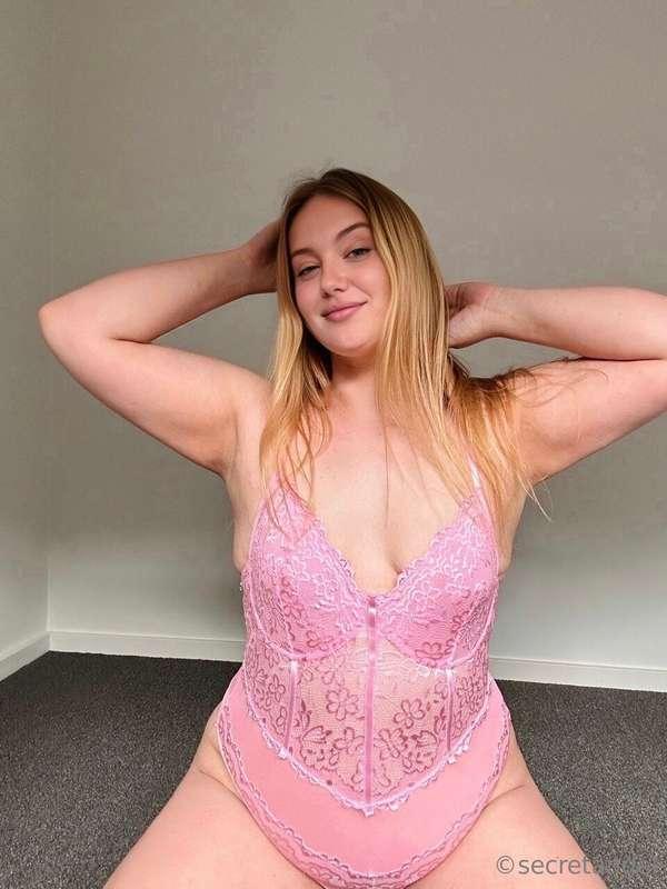 𝗣𝗶𝗰𝗸 𝗮 𝗵𝗼𝗹𝗲😈 $5 for my mouth 👅 $7 for my pussy 💦 $10 for my ..