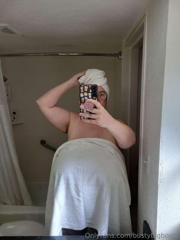 Like ❤️ if you would wash my back in the shower🚿