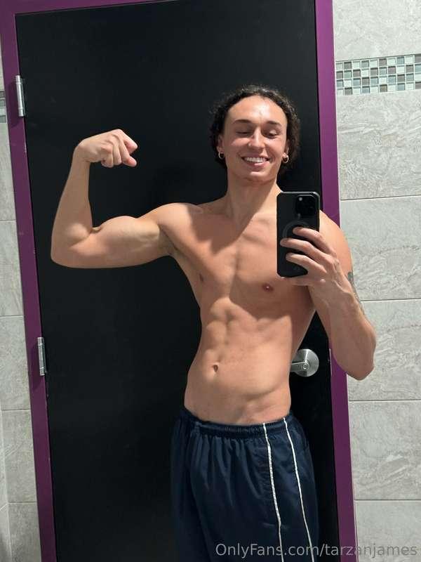 How are you doing today? Come chat with your boy 😏